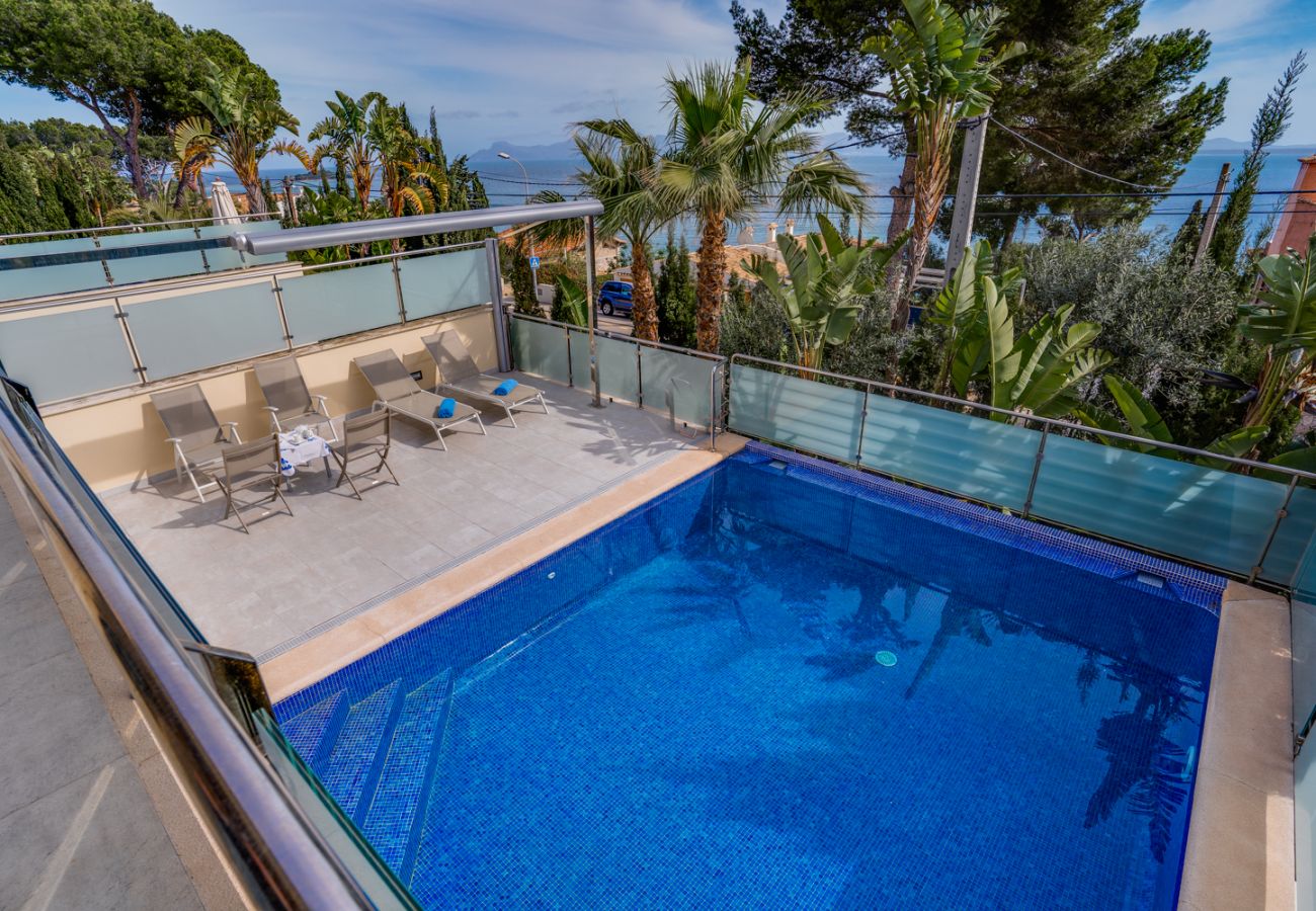 Swimming pool villa holiday rend Alcudia Sea views