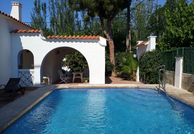 Villa/Dettached house in Calafell - R94 Spacious house on the ground floor with pool 50 m from the Calafell beach