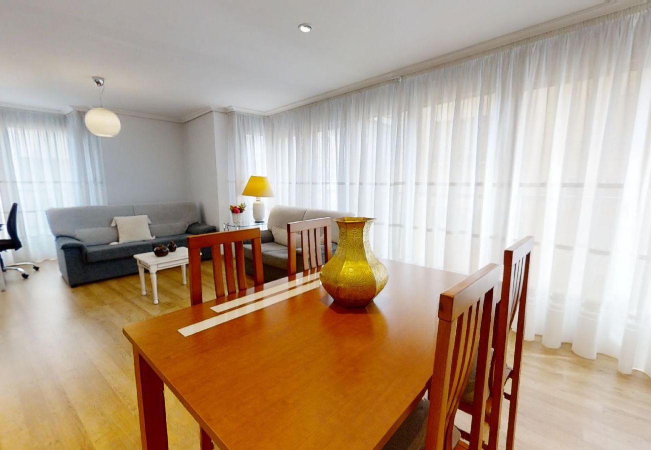 Apartment in Alicante / Alacant - Airy Flat City Center