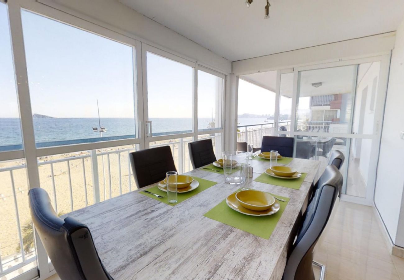 Apartment in Benidorm - Luxury Beachfront Levante