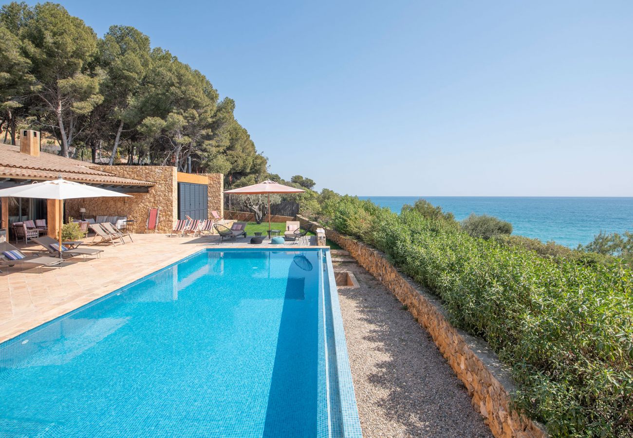 Villa in Tarragona - TH112 Great beachfront Deluxe villa with panoramic sea views