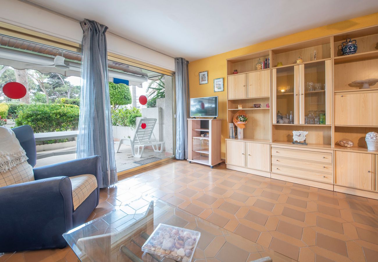 Apartment in Salou - TH115 Family apartment in front of the beach with capacity for 6 people.