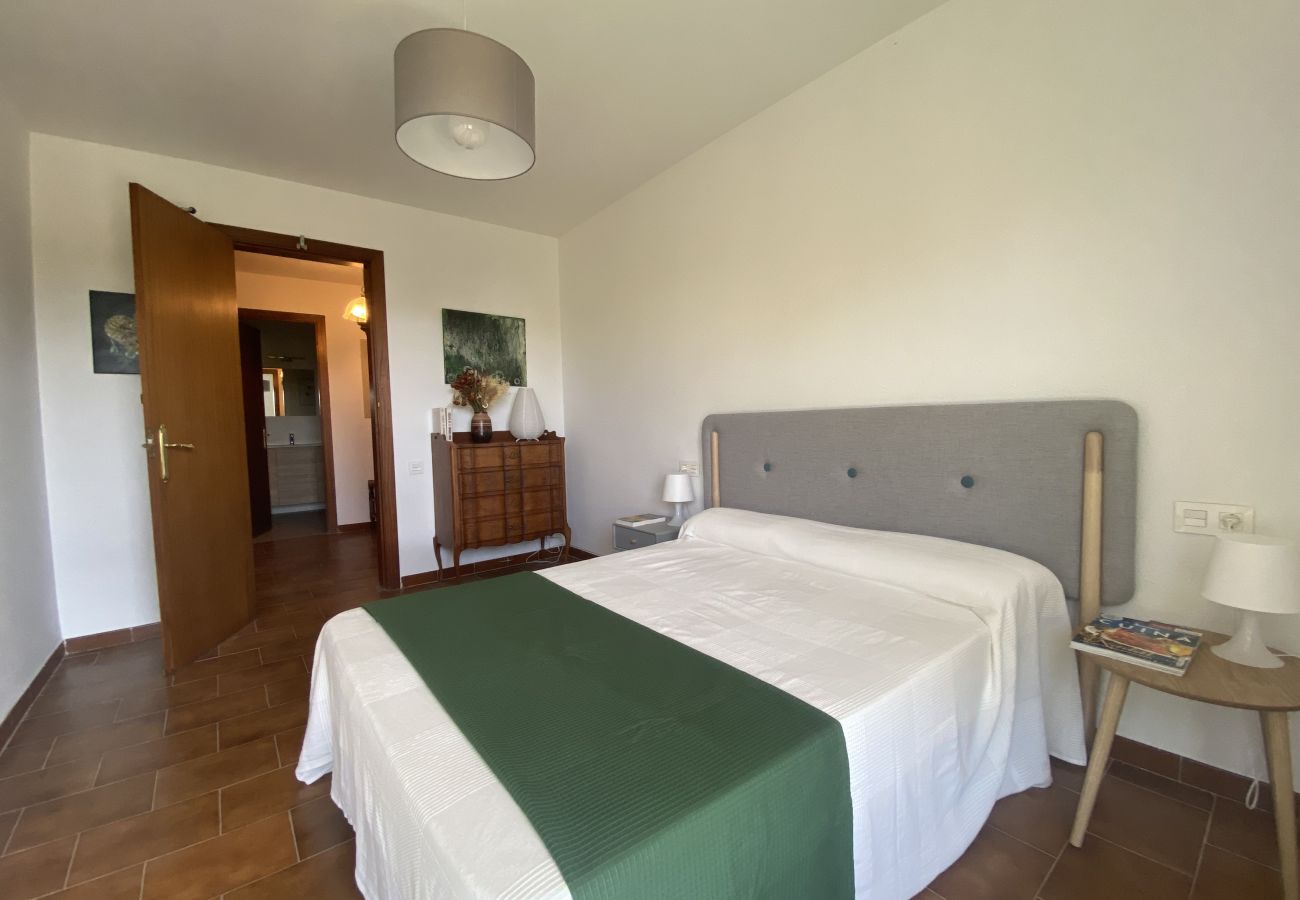 Villa in Tarragona - TH128 Big 4 bedroom house with pool overlooking the sea