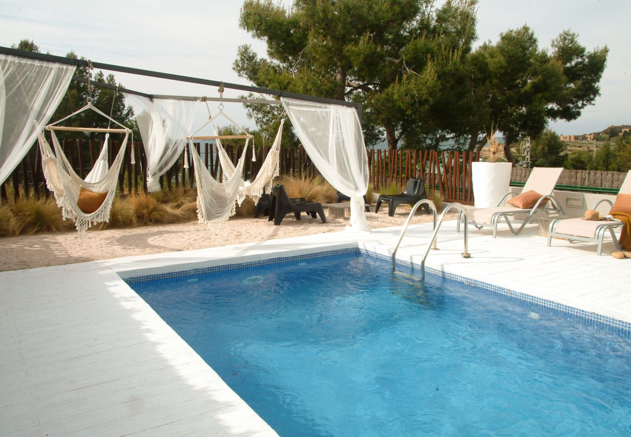 Villa in Tarragona - TH70 Modern villa for 6 people with sea views 200m to the beach