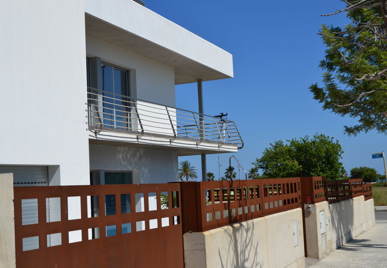 Villa/Dettached house in Cambrils - TH16 Holiday villa rental in Cambrils 50m to the beach