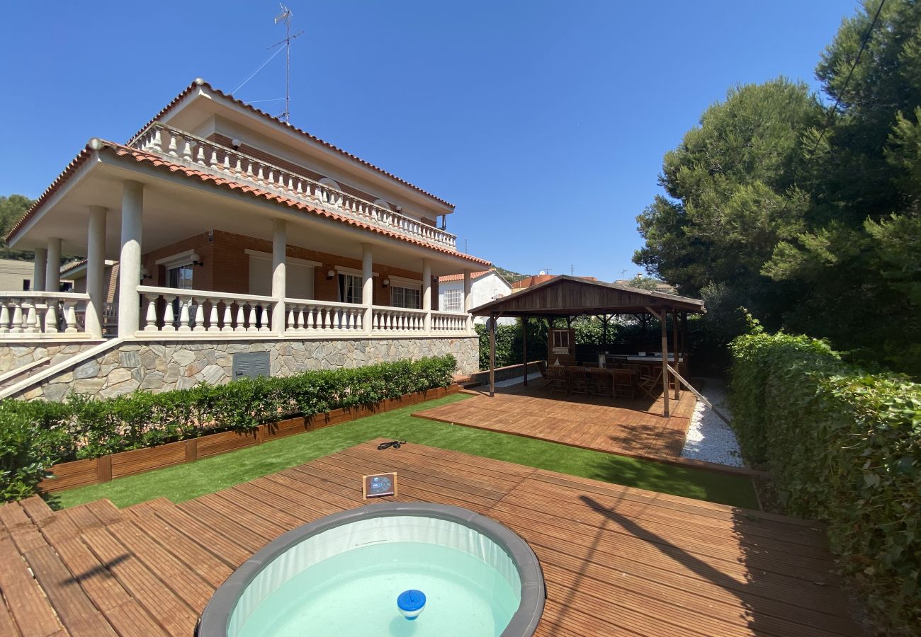 Villa in Segur de Calafell - R119 Grande maison pour 12 personnes avec jardin et piscine