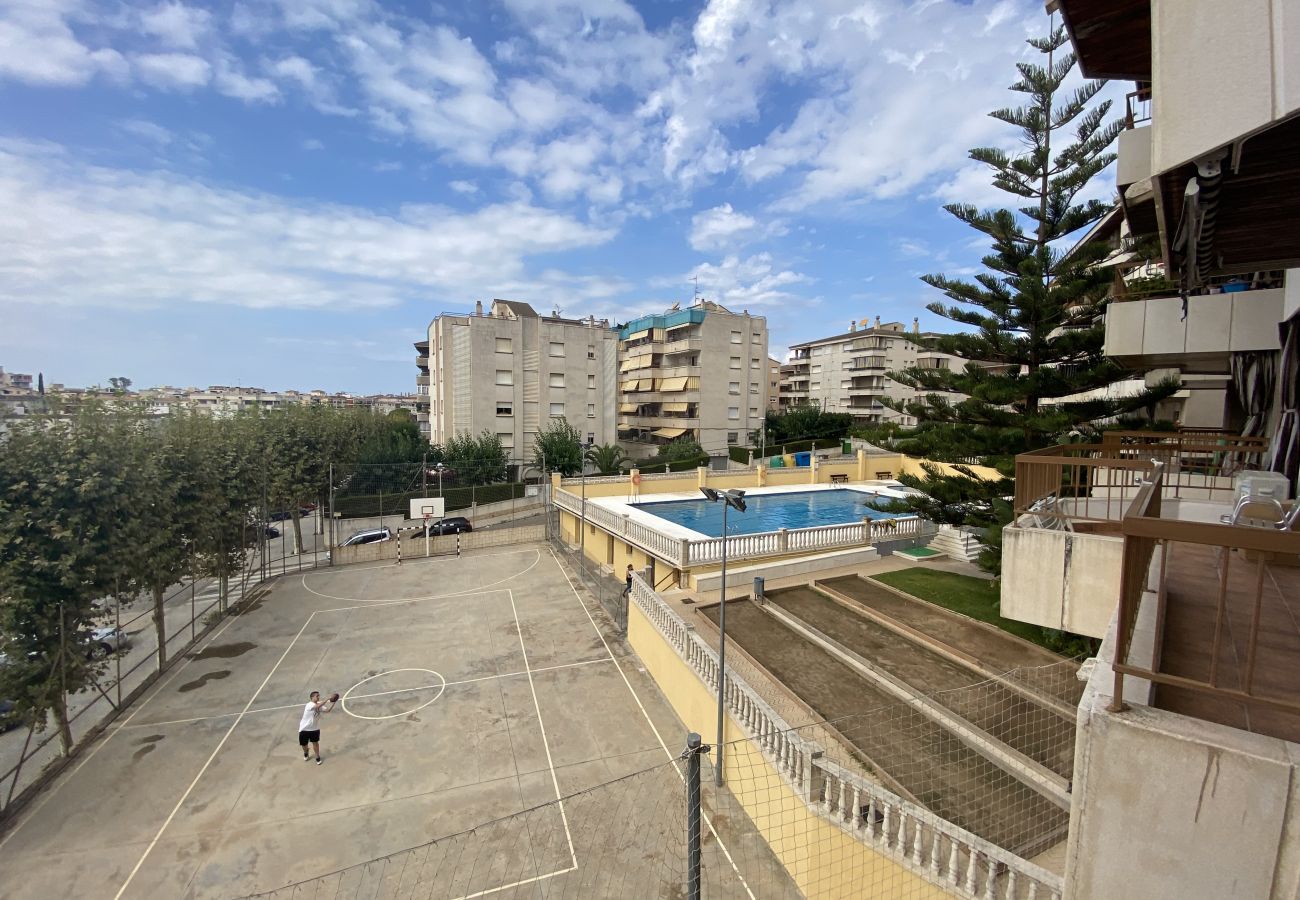 Apartment in Cunit - R124 Apartment with pool and sports area