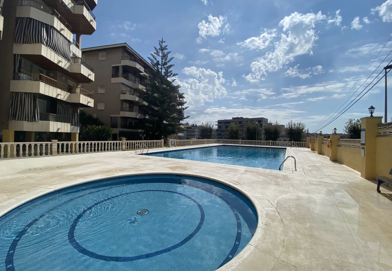 Apartment in Cunit - R124 Apartment with pool and sports area