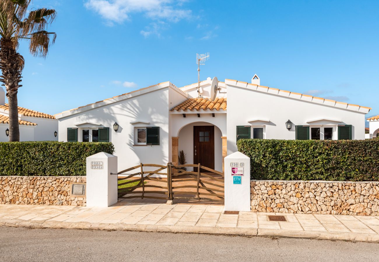 Villa in Cap d´Artruix - Fucsia Villa Menorca