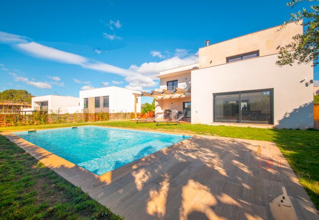 Villa/Dettached house in El Catllar - TH130 Modern house close to Golf Costa Dorada