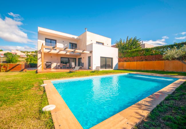Villa in El Catllar - TH130 Modern house close to Golf Costa Dorada