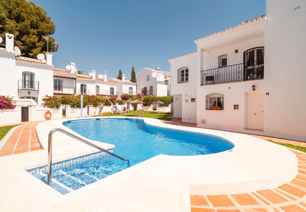 Villa à Nerja - Maison avec 3 chambres et piscine commune à Los Pinos Nerja - Ref 295
