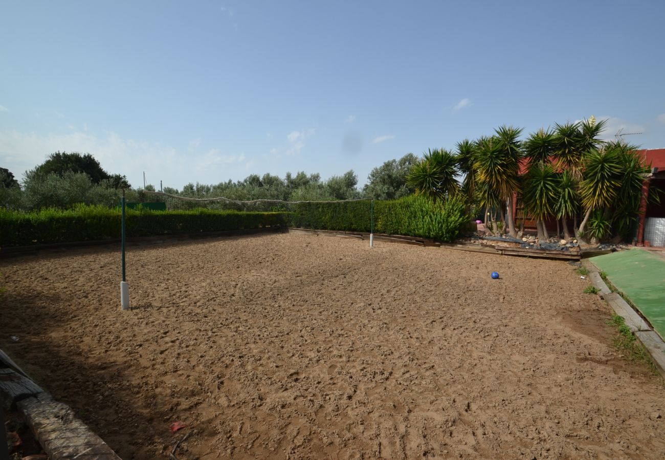 Gîte Rural à Cambrils - Finca Miguel: Propriété privée 30hectares avec piscine,terrasses,parc enfants, pistes sports-Wifi,clim,linge inclus-4km des plages Cambrils et Salou
