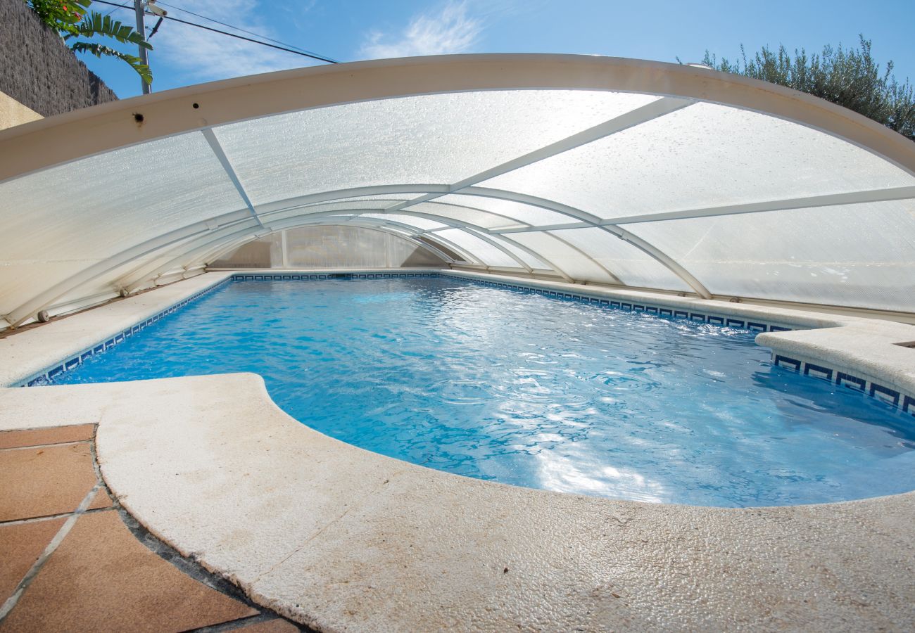 Villa à Calafell - R15 Villa de 5 chambres avec piscine à 600m de la plage