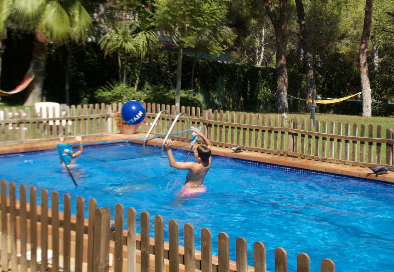 Villa à Roda de Barà - R44 Magnifique villa pour 12 pers avec grand jardin et piscine à 600 m de la plage