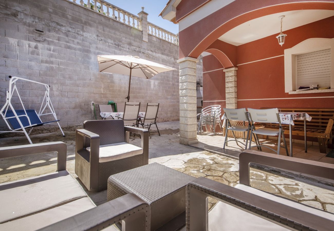 Villa à Castellet i la Gornal - R83 Chalet de vacances pour 10 personnes entre plage et montagne