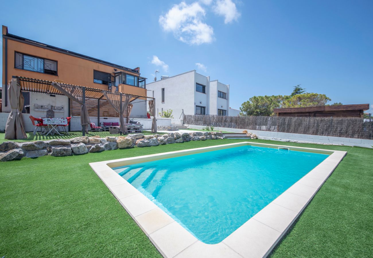 Villa à Castellet i la Gornal - R75 Maison avec piscine 7 km from the beach