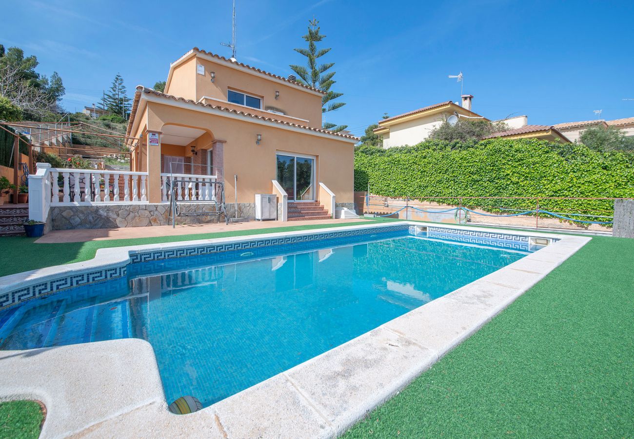 Villa à Calafell - R103  Maison avec piscine à 2 km de la plage