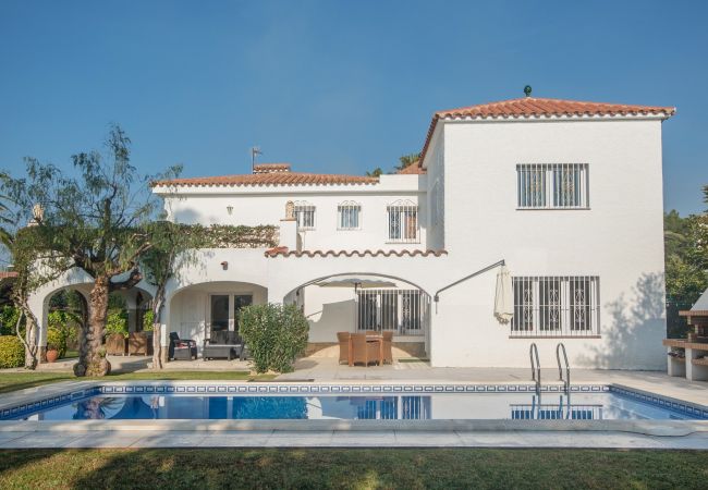 Villa à Cambrils - TH11 Une belle maison entourée d'un beau jardin sur la plage d'Ardiaca.
