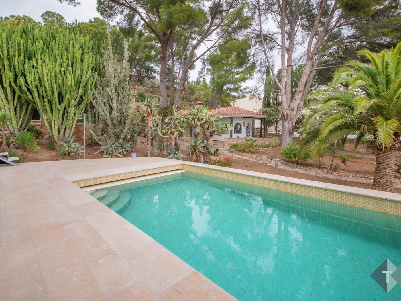 image TH06 Villa · Miami Platja · 6 dormitorios · 12 camas · 4 baños 2