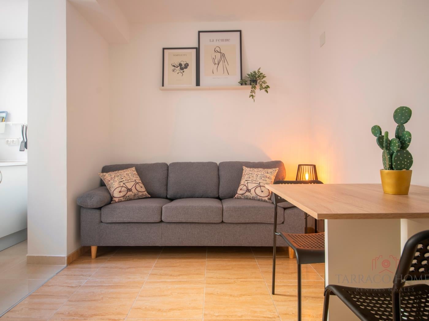image TH08 Apartamento Moderno con Patio Privado 0