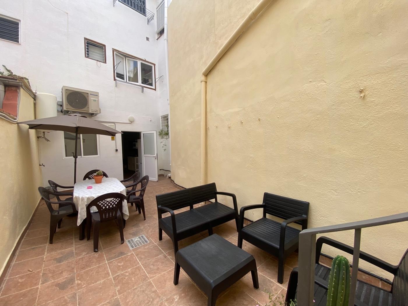 image TH08 Apartamento Moderno con Patio Privado 35