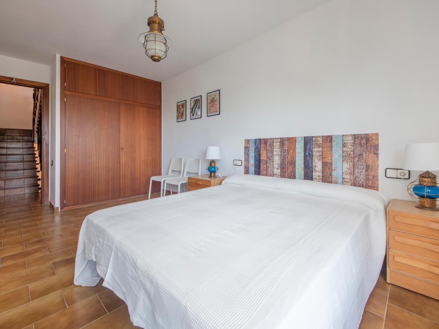 image th128 Villa · Tarragona · 4 dormitorios · 5 camas · 4 baños 21