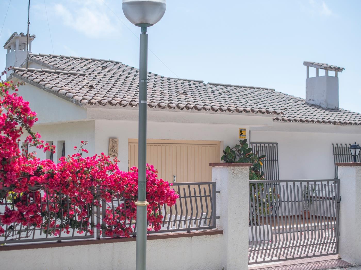 image th128 Villa · Tarragona · 4 dormitorios · 5 camas · 4 baños 40