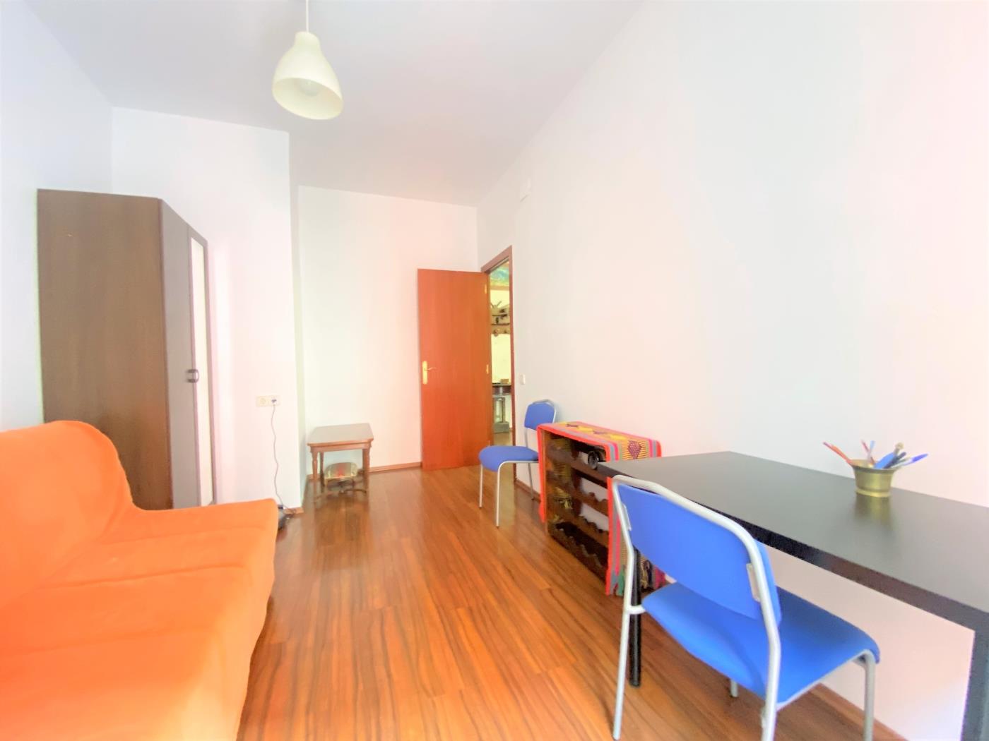 image th17 Apartamento · Tarragona · 3 dormitorios · 3 camas · 2 baños 9