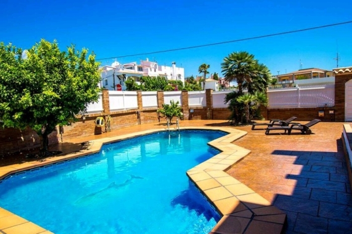 image R116 Villa con piscina en Cunit 1