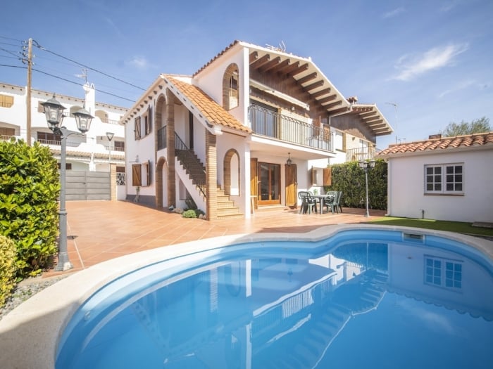 R145 Villa en Roda de Bera
