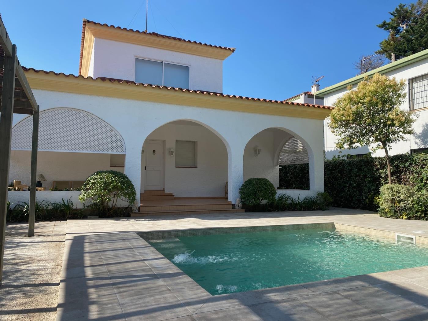 image R5 Casa Coma ruga con piscina y parking 0