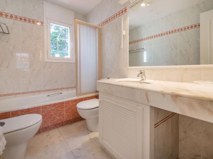 image R5 Casa Coma ruga con piscina y parking 22