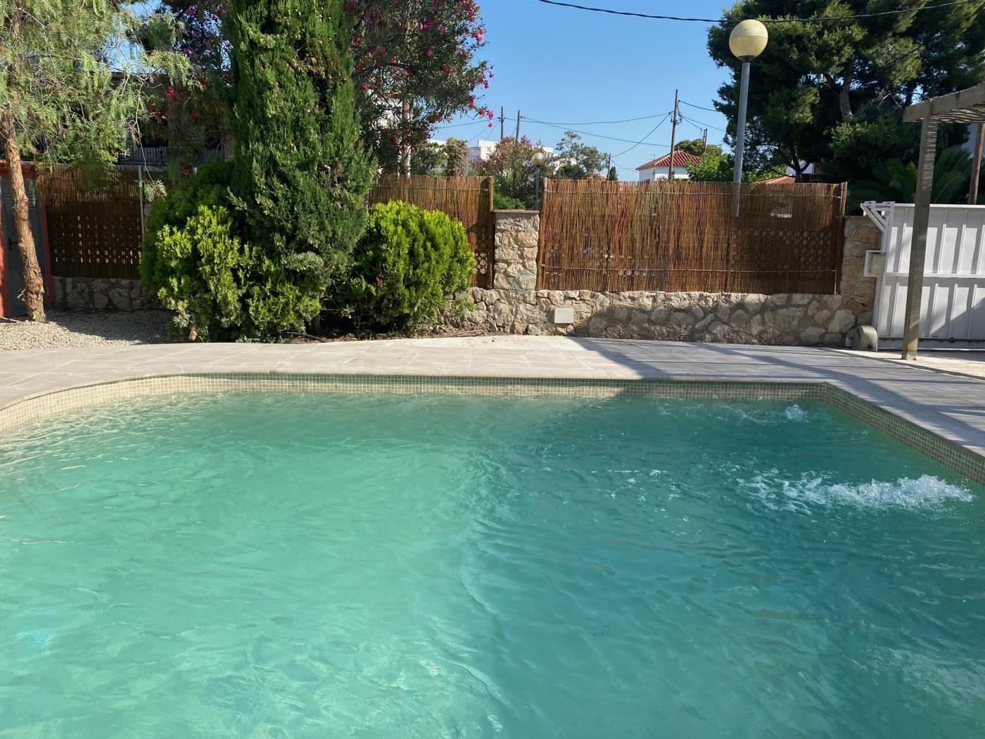 image R5 Casa Coma ruga con piscina y parking 38
