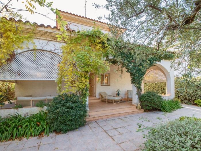 image R5 Casa Coma ruga con piscina y parking 3