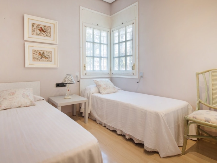 image R60 Villa con jardín y piscina 10