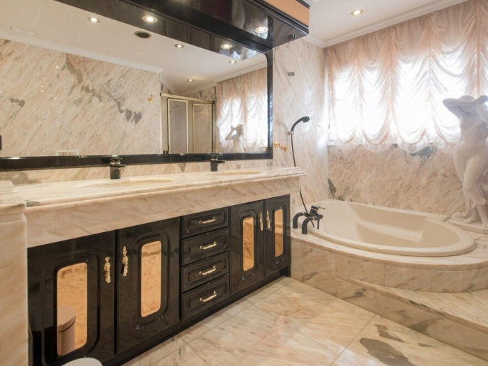 image R60 Villa con jardín y piscina 14
