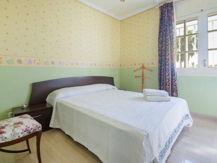 image R60 Villa con jardín y piscina 16