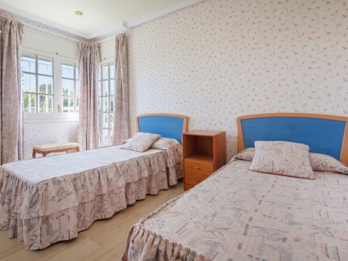image R60 Villa con jardín y piscina 18
