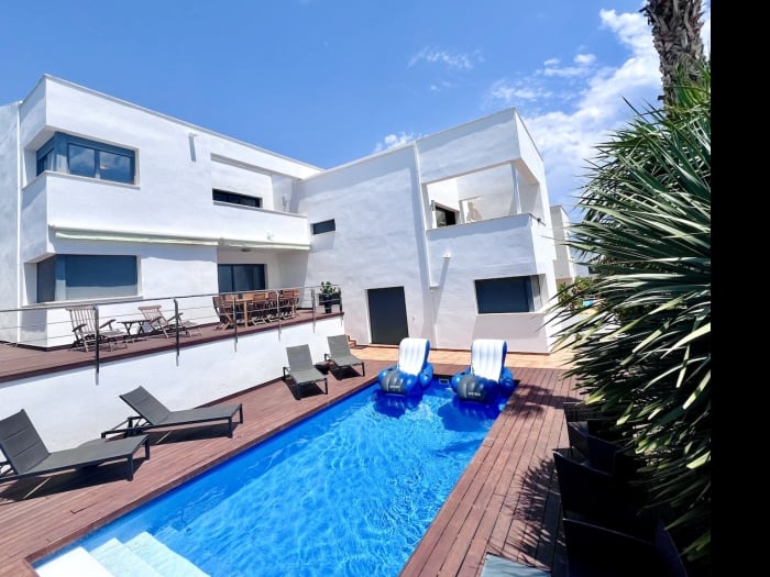 Luxury Villa Déjà View 950m from the Beach