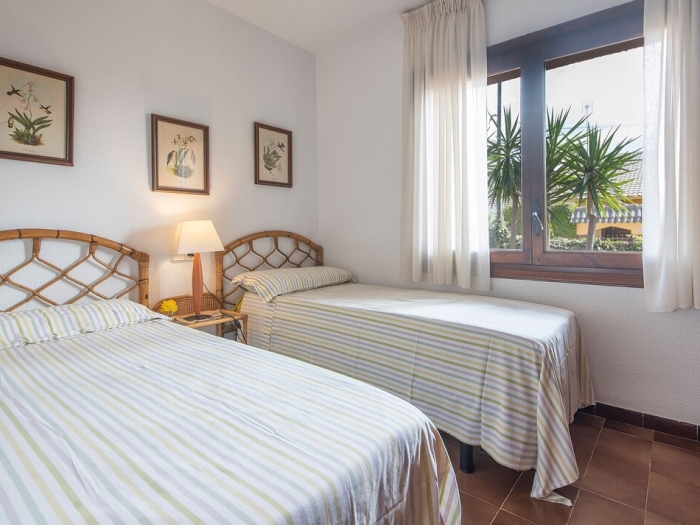 image R84 Villa con Piscina y pista de Tenis 10