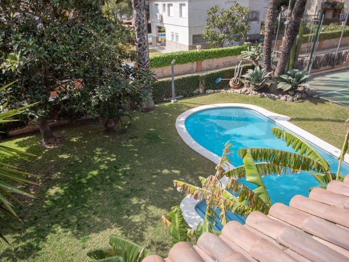image R84 Villa con Piscina y pista de Tenis 1