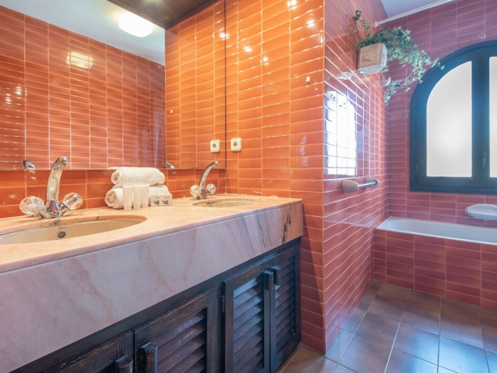 image R84 Villa con Piscina y pista de Tenis 26