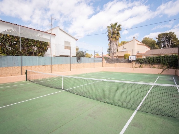 image R84 Villa con Piscina y pista de Tenis 2