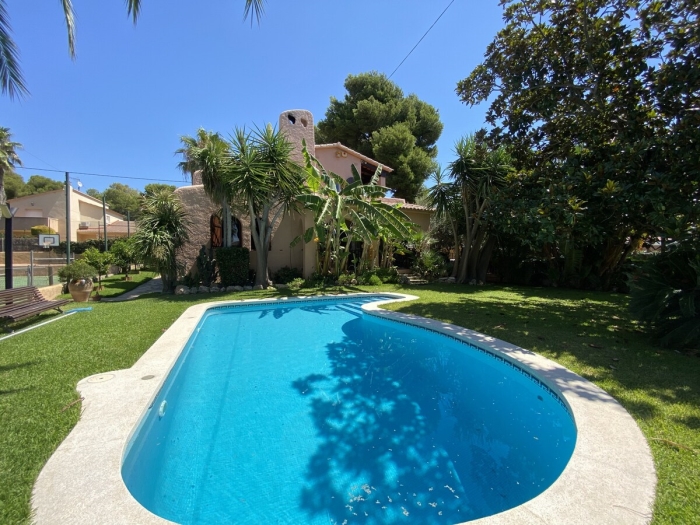 image R84 Villa con Piscina y pista de Tenis 39