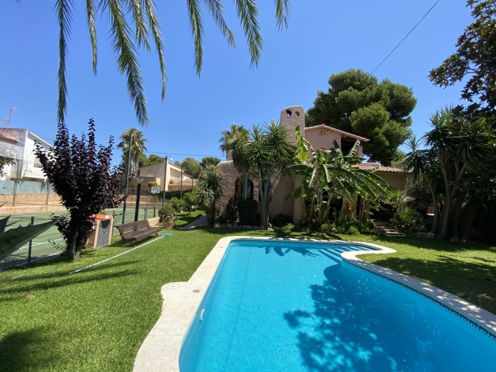 image R84 Villa con Piscina y pista de Tenis 40