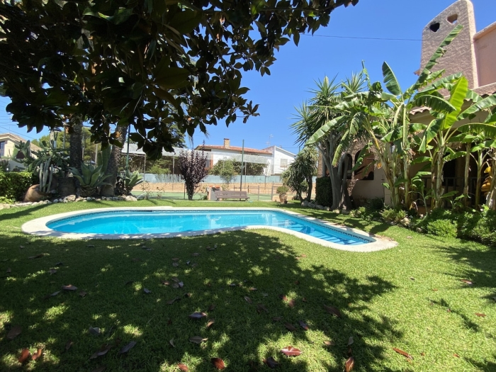 image R84 Villa con Piscina y pista de Tenis 43