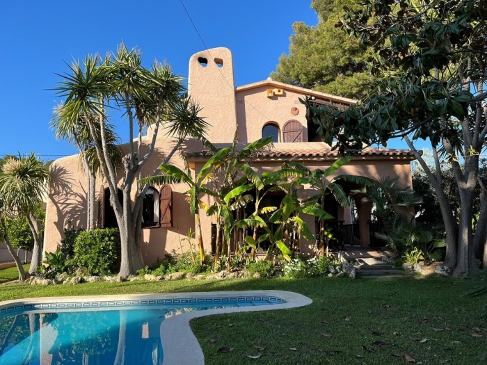 image R84 Villa con Piscina y pista de Tenis 4