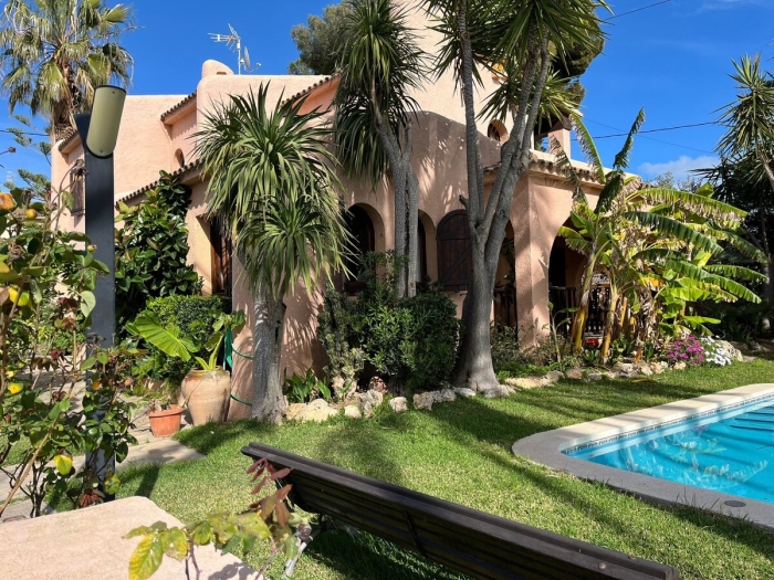 image R84 Villa con Piscina y pista de Tenis 5