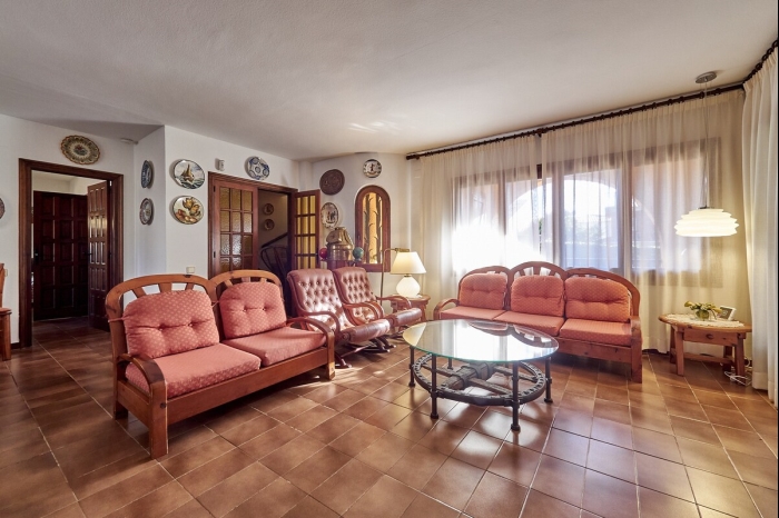 image R84 Villa con Piscina y pista de Tenis 7